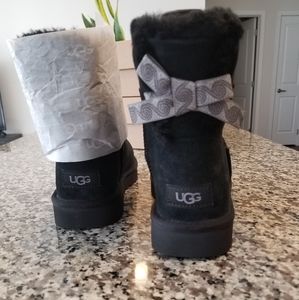 UGG | Shoes | Ugg Mini Bailey Bow Swirl 